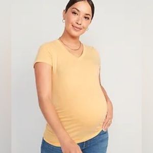 NWT! Old Navy maternity vneck tshirt size XL